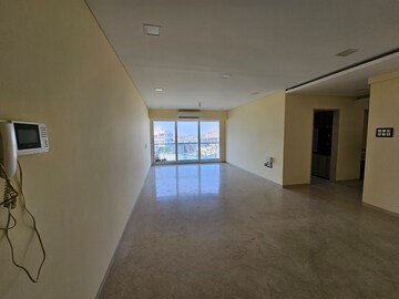 Room in 4 BHK Apartment at Spark Desai Oceanic, Worli – for Sale