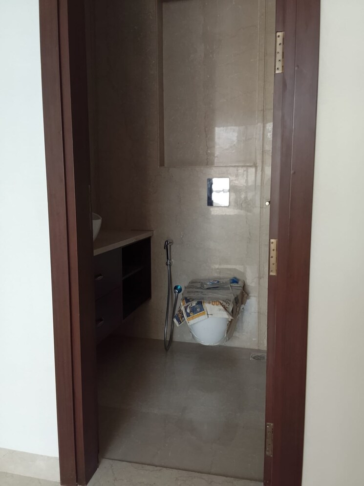 Bathroom, vasant vihar 4 Bedroom 500 Sq.Yd. Builder Floor In Vasant Vihar Delhi 8584840