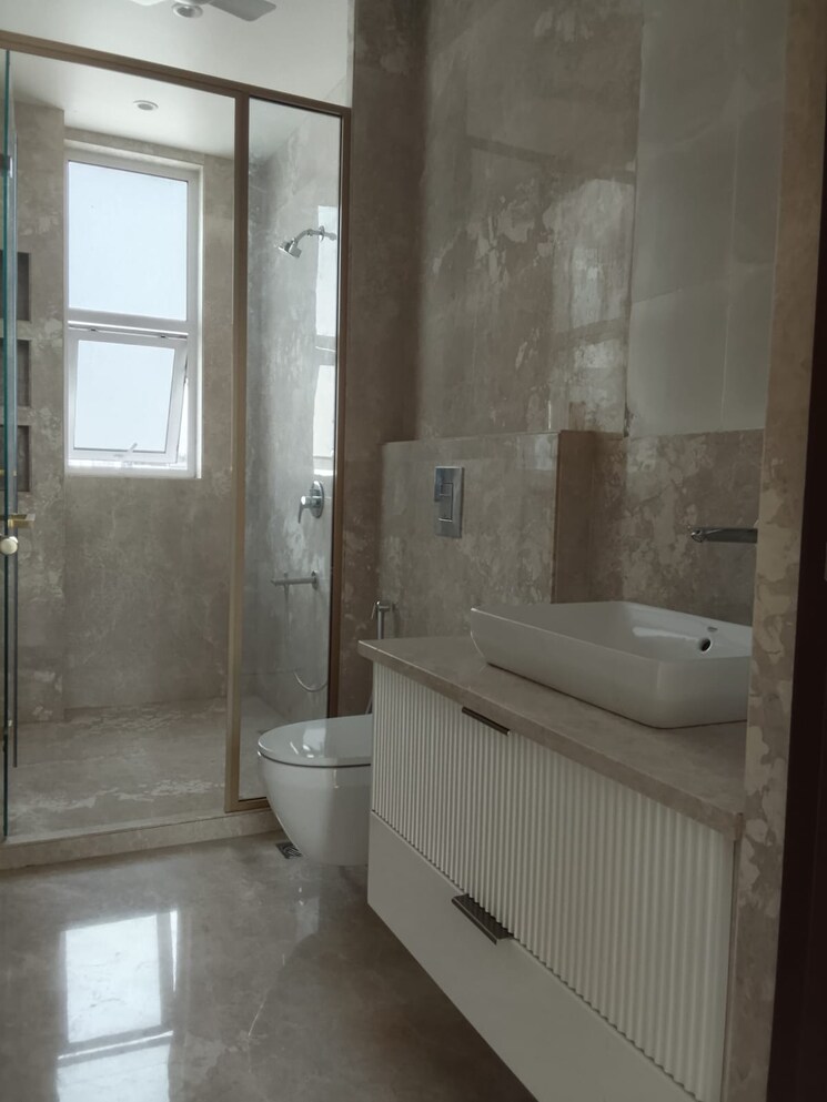 Bathroom, vasant vihar 4 Bedroom 500 Sq.Yd. Builder Floor In Vasant Vihar Delhi 8584840