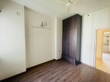 Room in 3 BHK Apartment at Emaar The Palm Drive-The Premier Terraces, Sector 66 – for Sale