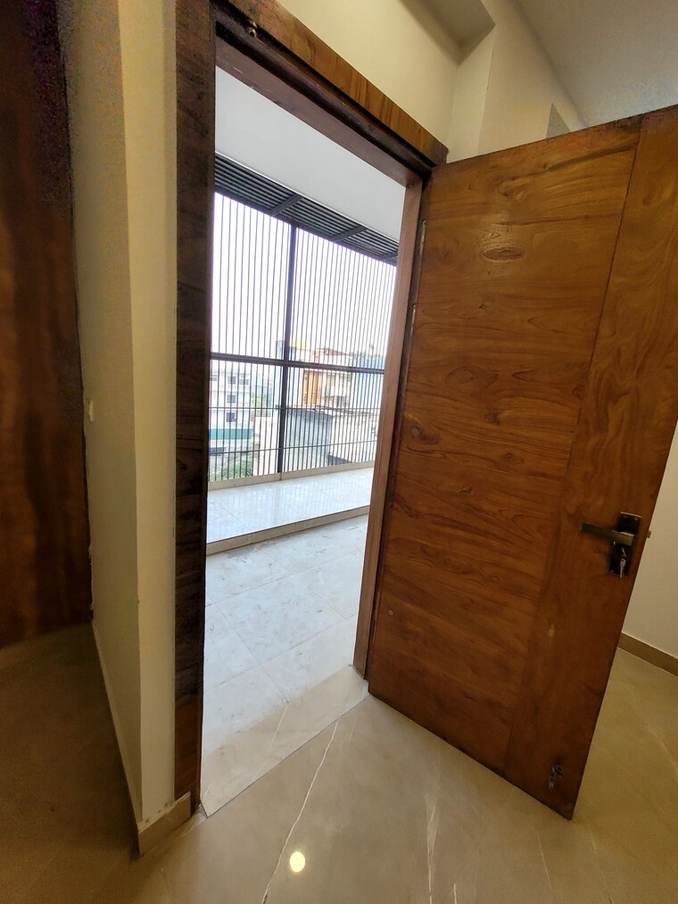 Room, green fields colony 3 Bedroom 200 Sq.Yd. Builder Floor In Green Fields Colony Faridabad 8584892