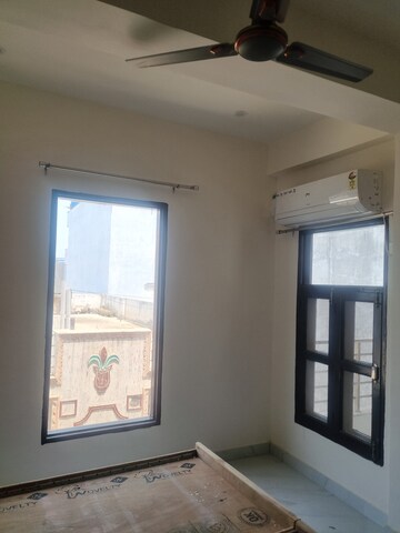 Furnished Amenities in 1 BHK Builder Floor at Sector 69 – for Rent