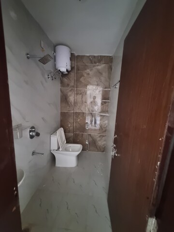 Bathroom in 1 BHK Builder Floor at Sector 69 – for Rent