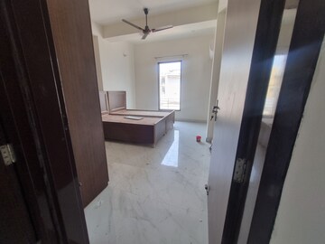 Bathroom in 1 BHK Builder Floor at Sector 69 – for Rent
