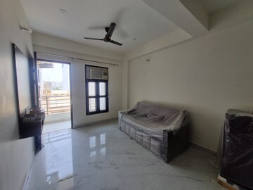 Room in 1 BHK Builder Floor at Sector 69 – for Rent