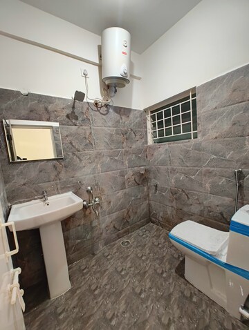 Master Bedroom in 2 BHK Builder Floor at Sai Enclave Indiranagar, Indiranagar – for Rent