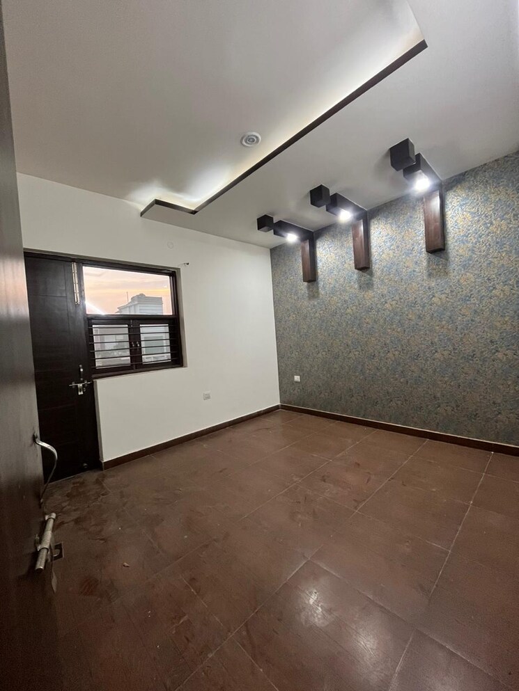 Room, madhavpuram 2 Bedroom 144 Sq.Yd. Apartment In Madhavpuram Meerut 8584974