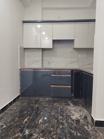 Kitchen in 3 BHK Builder Floor at ML 73 Avenue, Sector 73 – for Sale