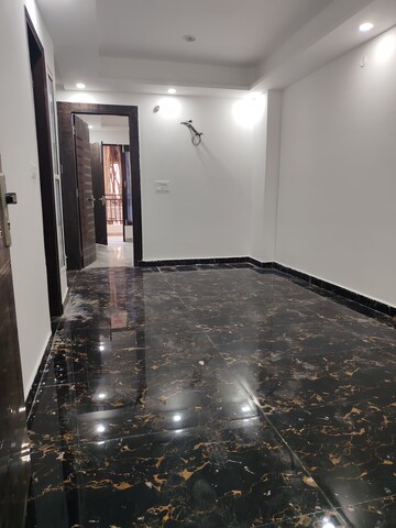 Room in 3 BHK Builder Floor at ML 73 Avenue, Sector 73 – for Sale