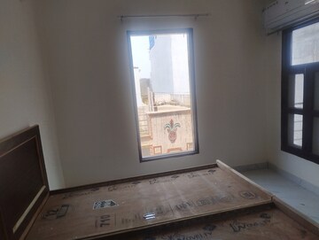 Room in 1 BHK Builder Floor at Sector 69 – for Rent