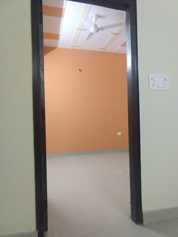 undefined, sr-73-avenue 3 Bedroom 1430 Sq.Ft. Builder Floor In Sector 73 Noida 8585010