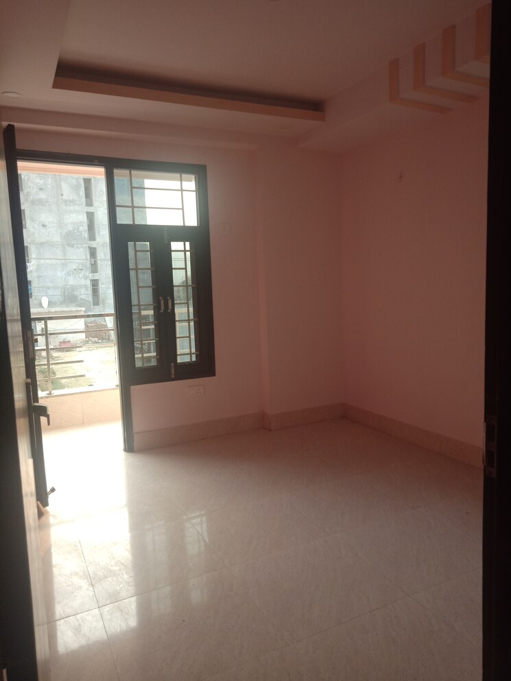 Room, sr-73-avenue 3 Bedroom 1430 Sq.Ft. Builder Floor In Sector 73 Noida 8585010