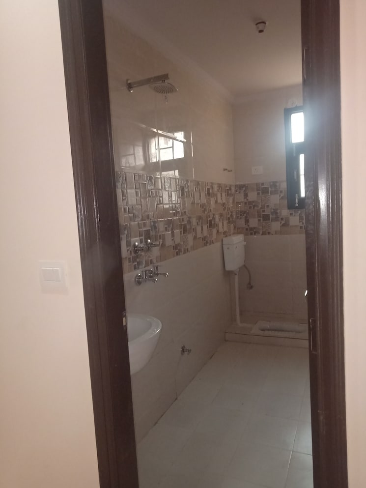 undefined, sr-73-avenue 3 Bedroom 1430 Sq.Ft. Builder Floor In Sector 73 Noida 8585010