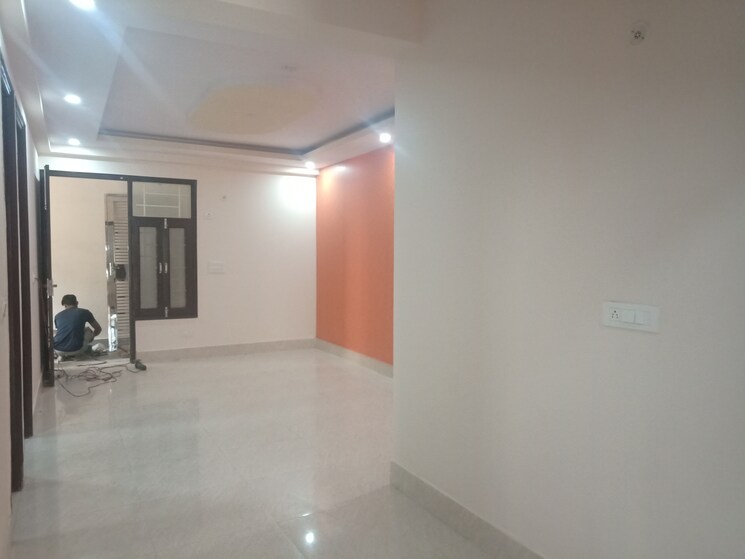 Room, sr-73-avenue 3 Bedroom 1430 Sq.Ft. Builder Floor In Sector 73 Noida 8585010