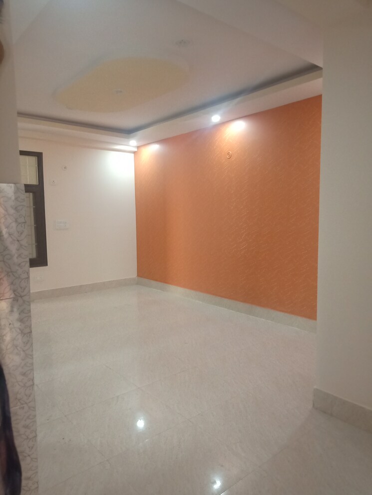 Room, sr-73-avenue 3 Bedroom 1430 Sq.Ft. Builder Floor In Sector 73 Noida 8585010