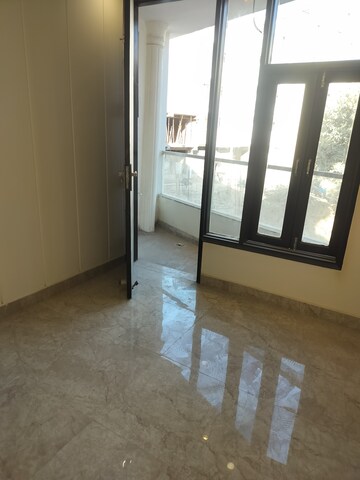 Room in 3 BHK Builder Floor at Sultanpur – for Rent