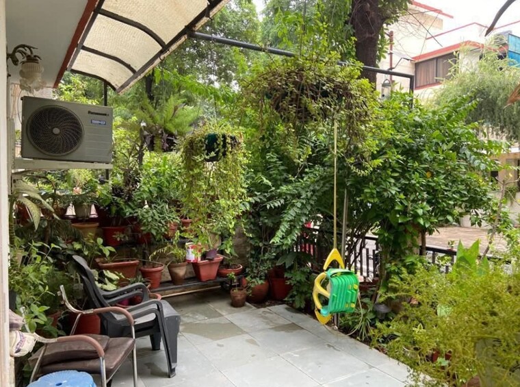 Garden, unitech-arcadia 3 Bedroom 240 Sq.Yd. Builder Floor In South City 2 Gurgaon 8585219