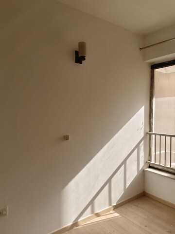 Furnished Amenities in 3 BHK Apartment at DLF Regal Gardens, Sector 90 – for Rent