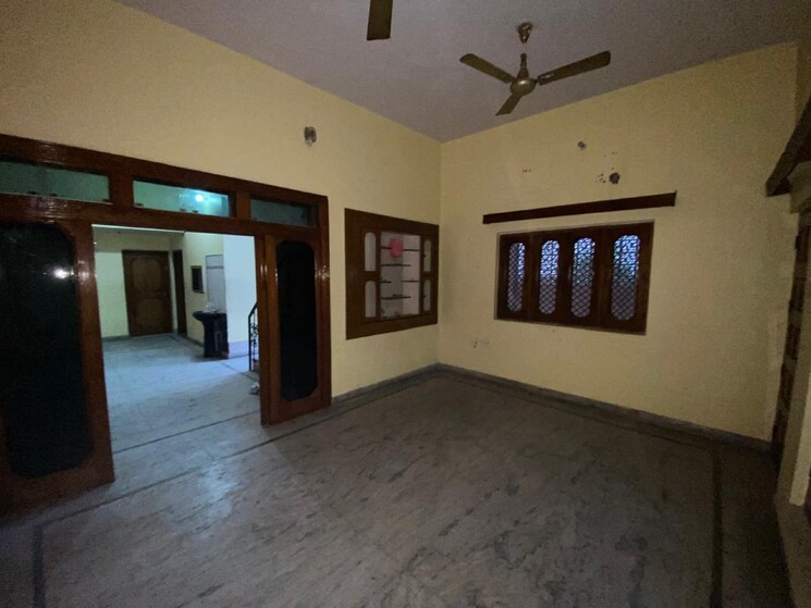 Room, pallav puram phase 2 6+ Bedroom 2250 Sq.Ft. Villa In Pallav Puram Phase 2 Meerut 8585131