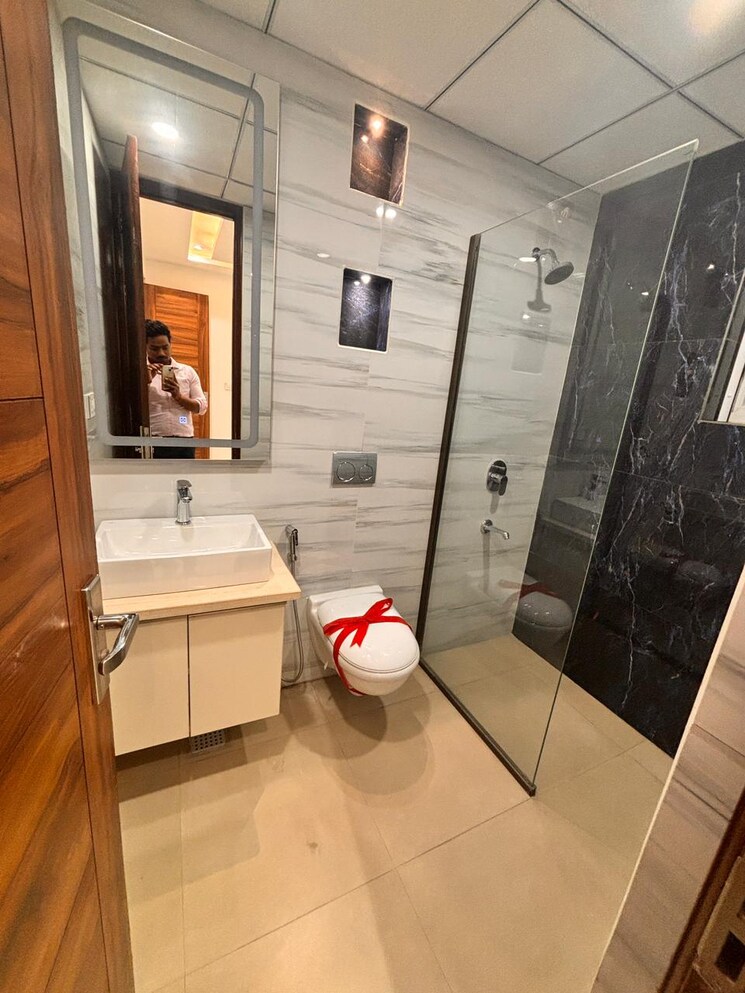 Bathroom, trishla-city 4 Bedroom 2530 Sq.Ft. Apartment In Patiala Road Zirakpur 8585283