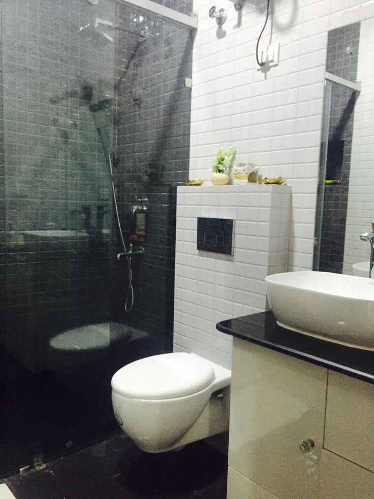 Bathroom, pitampura 3 Bedroom 1000 Sq.Ft. Builder Floor In Pitampura Delhi 8585327