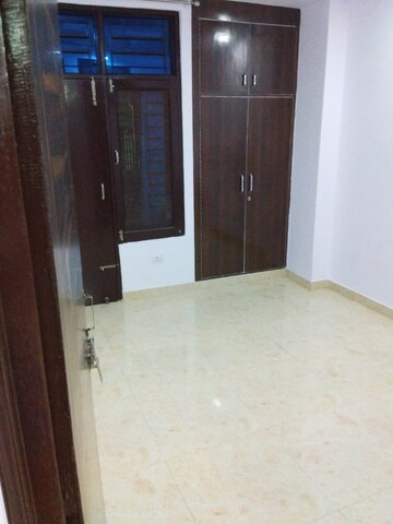 Room in 2 BHK Builder Floor at Lucky The Palm Valley, Sector 1 Greater Noida – for Rent