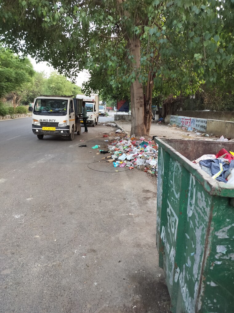  Parking, the-vegas 1 Bedroom 400 Sq.Ft. Apartment In Sector 16b Dwarka Delhi 8585317