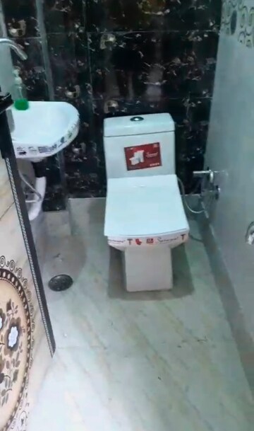 Master Bedroom in 2 BHK Builder Floor at Govindpuri – for Rent