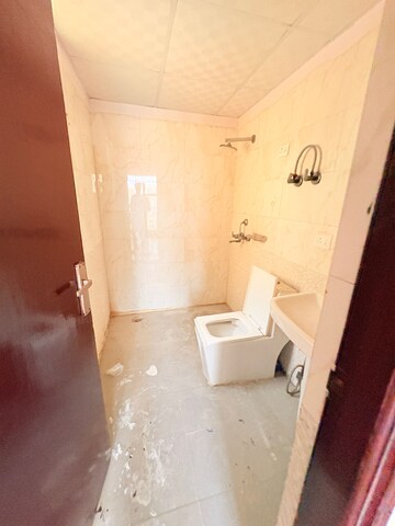 Bathroom in 2.5 BHK Apartment at Aims Golf City, Sector 75 – for Rent