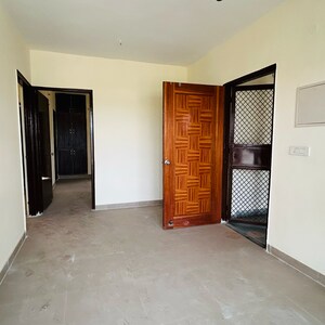 Room in 3 BHK Builder Floor at TDI My Floor 1, Sector 63 – for Sale