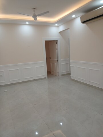 Room in 3 BHK Apartment at Central Park Flower Valley Aqua Front Towers, Sohna Sector 33 – for Sale
