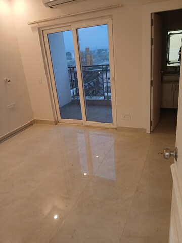 Room in 3 BHK Apartment at Central Park Flower Valley Aqua Front Towers, Sohna Sector 33 – for Sale