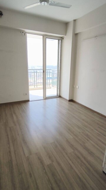 Room in 3 BHK Apartment at Godrej Aria, Sector 79 – for Rent