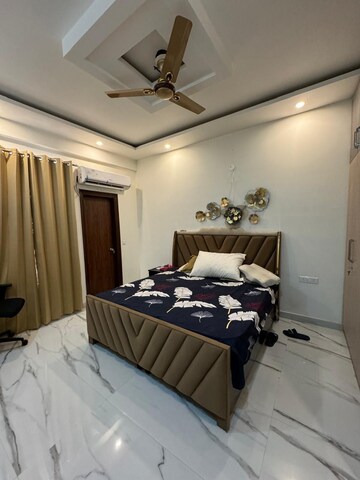 Bedroom in 3 BHK Builder Floor at Sector 45 – for Rent