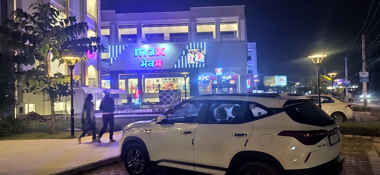 Showroom For Sale in Sushma Capital