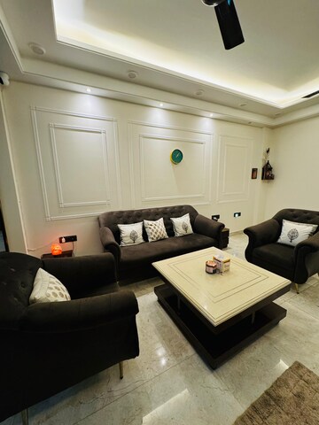 Living Room in 3 BHK Builder Floor at Dlf Phase I – for Rent