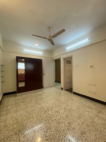 Room in 3 BHK Apartment at Khar West – for Rent