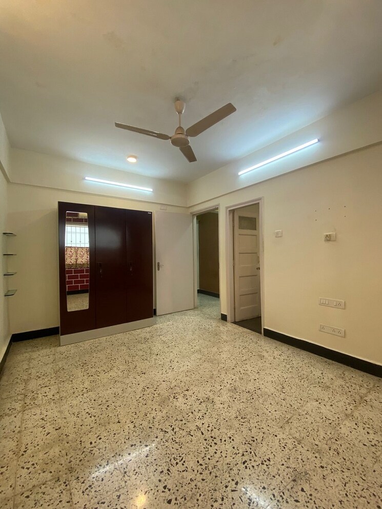 Room, khar west 3 Bedroom 1200 Sq.Ft. Apartment In Khar West Mumbai 8585514