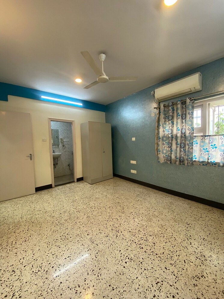Room, khar west 3 Bedroom 1200 Sq.Ft. Apartment In Khar West Mumbai 8585514