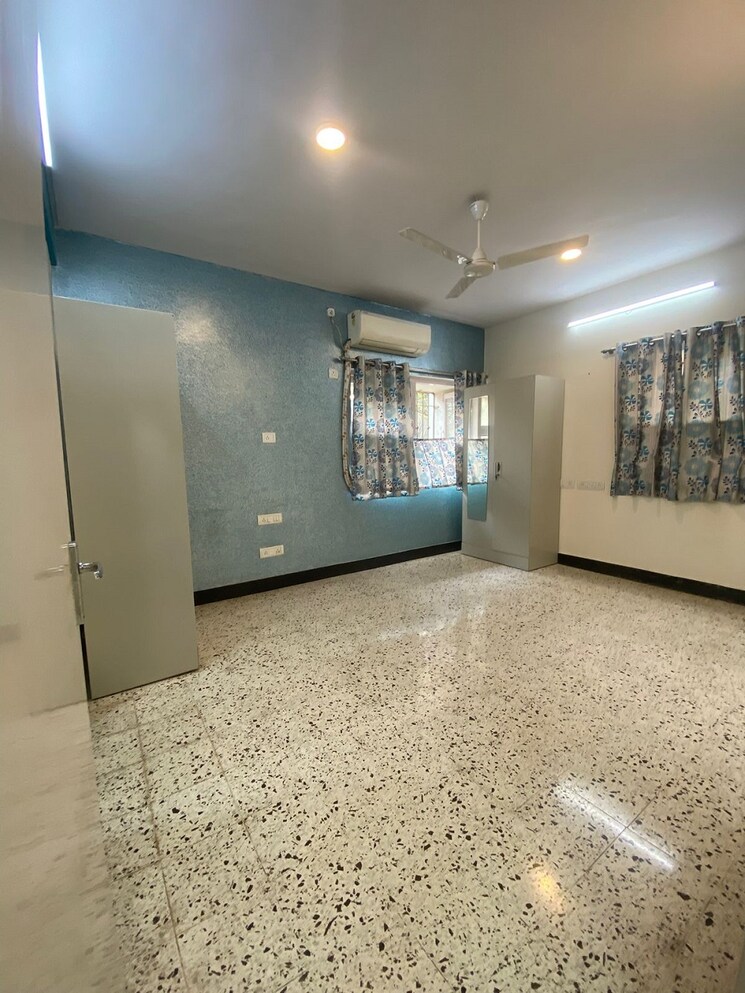 Room, khar west 3 Bedroom 1200 Sq.Ft. Apartment In Khar West Mumbai 8585514