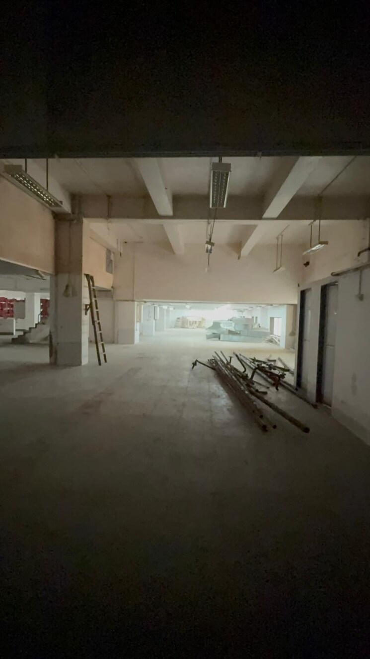  Parking, mayur-plaza-marol Commercial Warehouse 20000 Sq.Ft. In Marol Mumbai 8585532