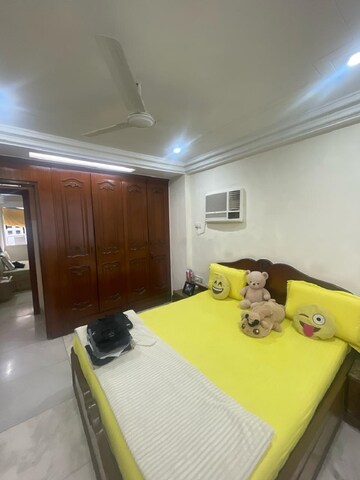 Bedroom in 3 BHK Apartment at Khar West – for Rent
