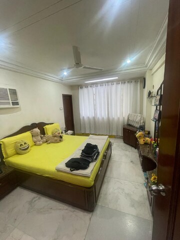 Bedroom in 3 BHK Apartment at Khar West – for Rent