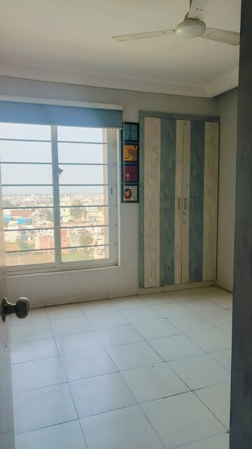 Room in 2 BHK Apartment at Shiv Sai Ozone Park, Sector 86 – for Rent