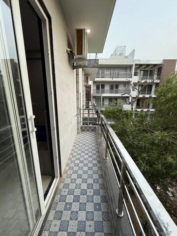 Balcony in 1 RK Builder Floor at Sector 55 – for Rent
