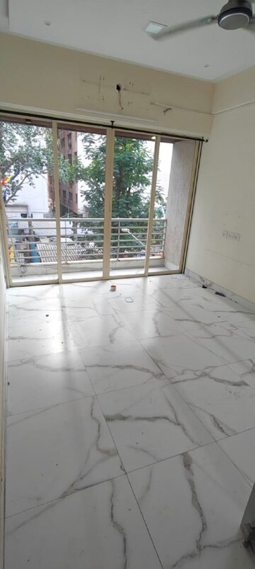 2 BHK Apartment For Rent in Khar West