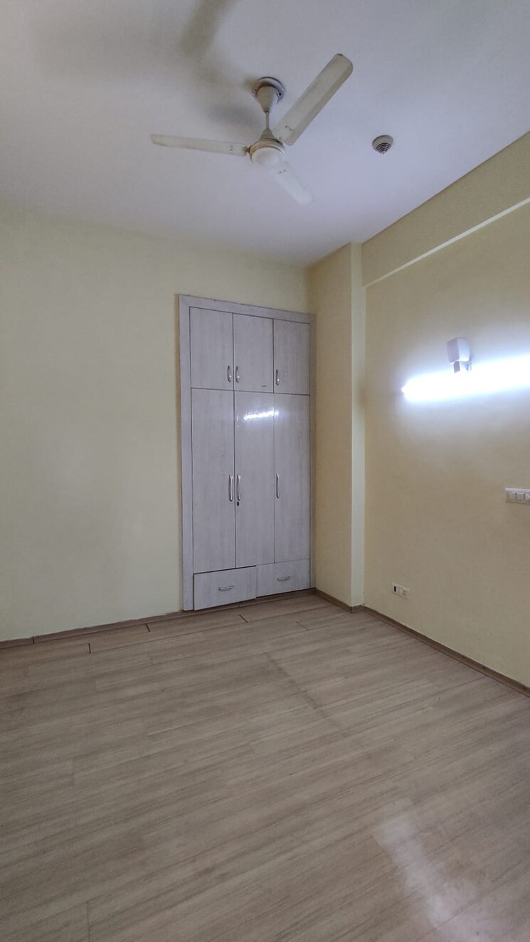 Room, moti nagar 3 Bedroom 1639 Sq.Ft. Apartment In Moti Nagar Delhi 8585607