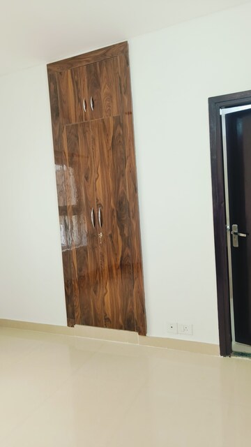 Furnished Amenities in 3 BHK Builder Floor at BPTP District Phase 2, Sector 84 – for Rent
