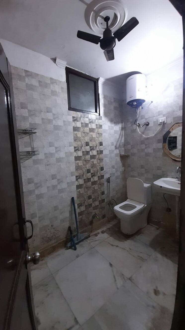 Bathroom, ansal-sushant-lok-i 3 Bedroom 215 Sq.Yd. Builder Floor In Sector 43 Gurgaon 8585640
