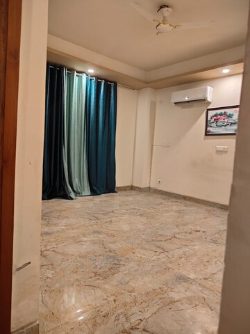 Room in 4 BHK Builder Floor at Ansal API Esencia, Sector 67 – for Rent